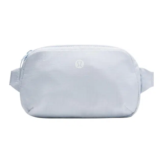 lululemon Pack and Go 7L Logo