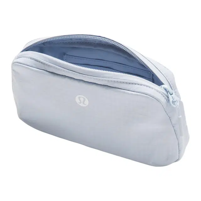 lululemon Pack and Go 7L Logo