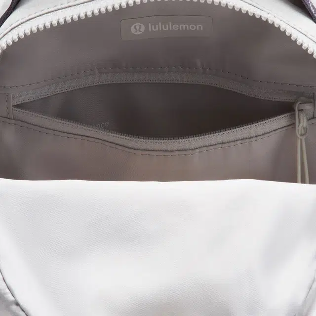 lululemon 7L Pack and Go Logo
