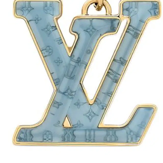 LOUIS VUITTON Gloss