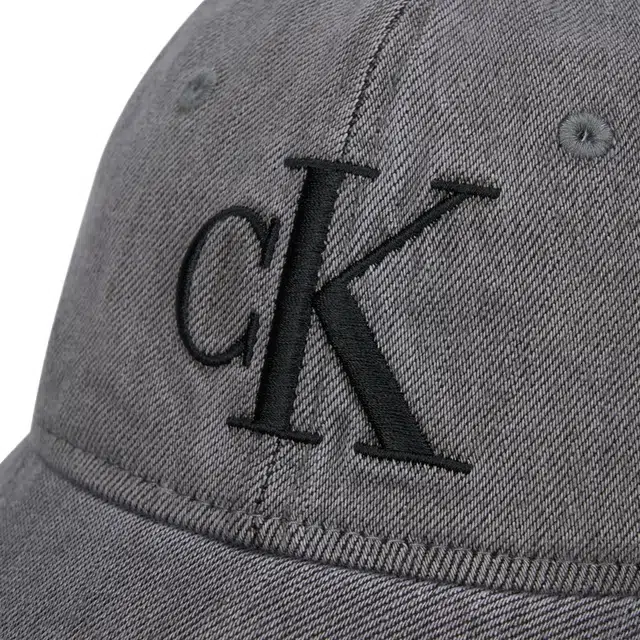 CALVIN KLEIN