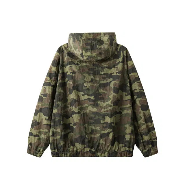 巴塞罗那足球俱乐部 美式高街复古迷彩设计感时尚百搭宽松休闲军旅风连帽长袖 速干防紫外线防晒服 男女同款
