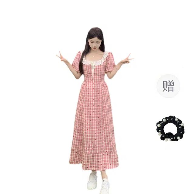 雾闪闪 合身高腰适中方领短袖连衣裙 女款