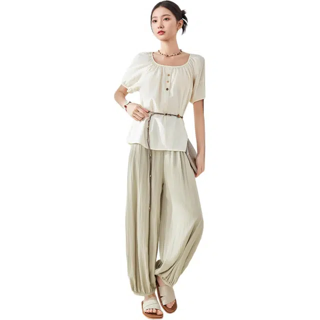 爱依服 法式文艺知性气质短袖上衣简约时尚裤子休闲套装 女款