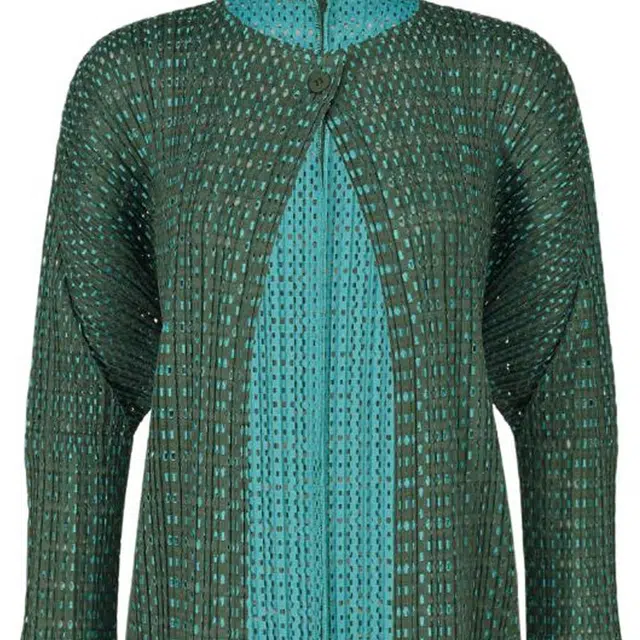 PLEATS PLEASE ISSEY MIYAKE