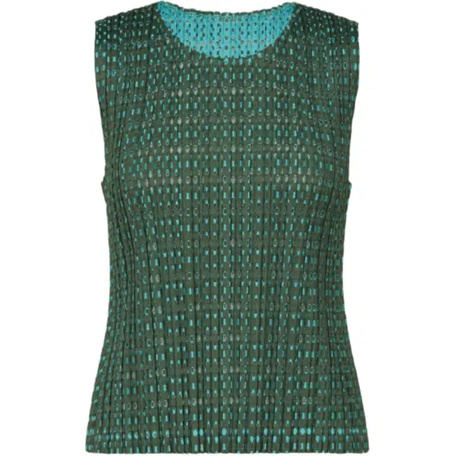 PLEATS PLEASE ISSEY MIYAKE