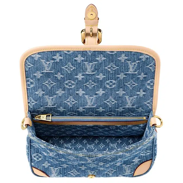 LOUIS VUITTON Diane Logo Monogram