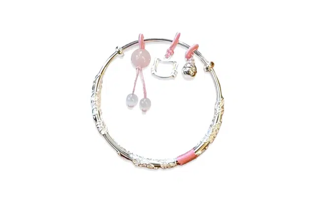 尚银福 卡通猫咪 森系小清新时尚优雅气质轻奢高级感 国潮新中式萌趣可爱少女心在逃公主立体浮雕可调节镯子 合金 手镯 女款