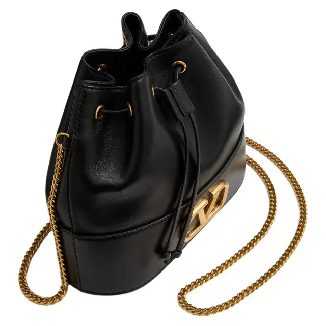 Valentino Vlogo Signature