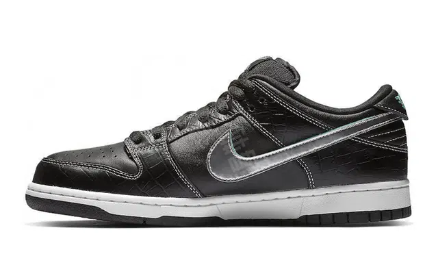 Diamond Supply Co. x Nike Dunk SB black "Black"