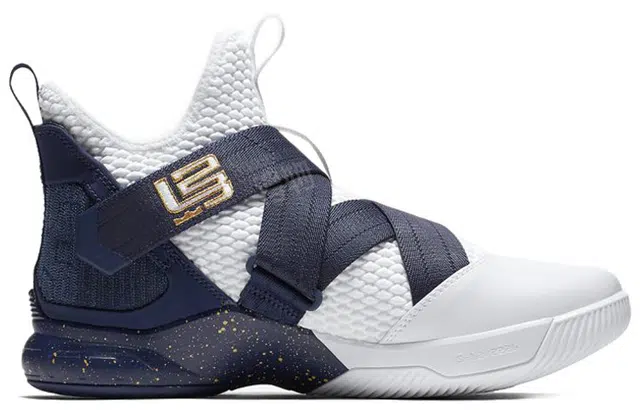 Nike zoom soldier 12 12