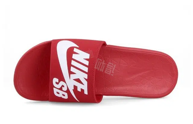 Nike Benassi