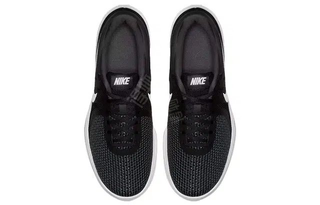 Nike REVOLUTION 4