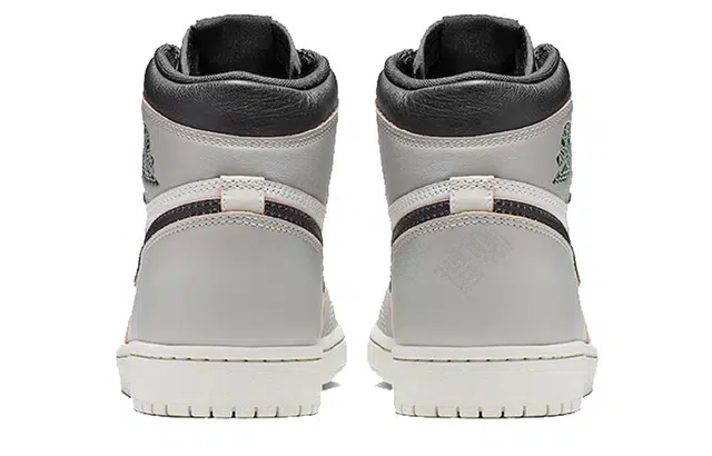 Nike x Jordan Air Jordan 1 Retro High OG Light Bone
