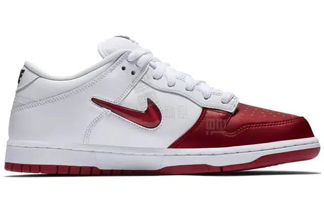 Supreme x Nike Dunk SB
