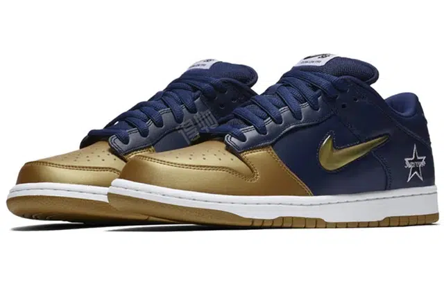 Supreme x Nike Dunk SB