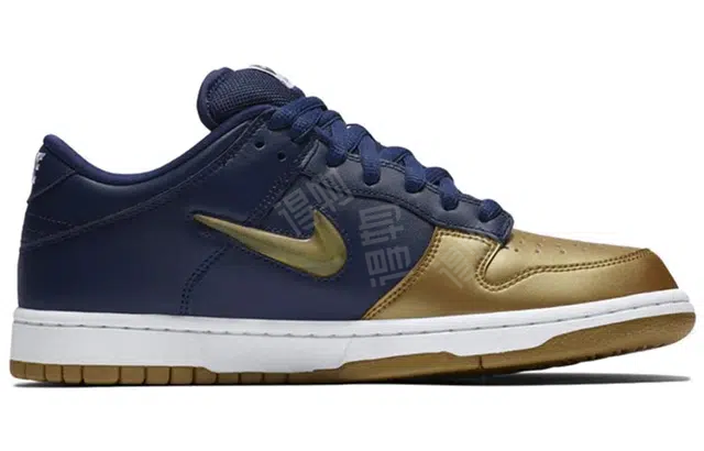 Supreme x Nike Dunk SB
