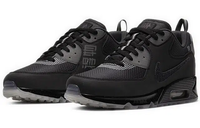 UNDEFEATED x Nike Air Max 90