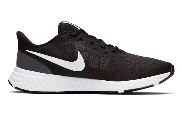 Nike REVOLUTION 5