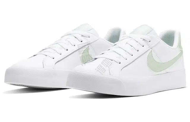 Nike Court Royale