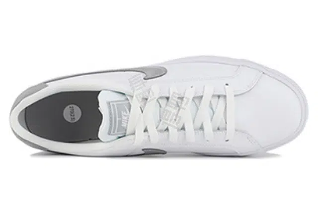 Nike Court Royale