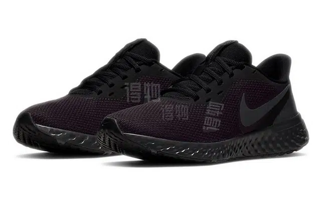 Nike REVOLUTION 5