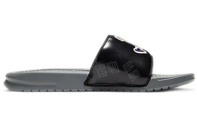 Nike Benassi