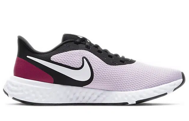 Nike REVOLUTION 5