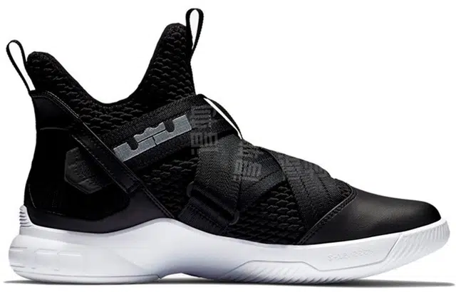 Nike zoom soldier 12
