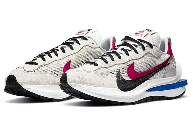 Sacai x Nike VaporWaffle royal fuchsia