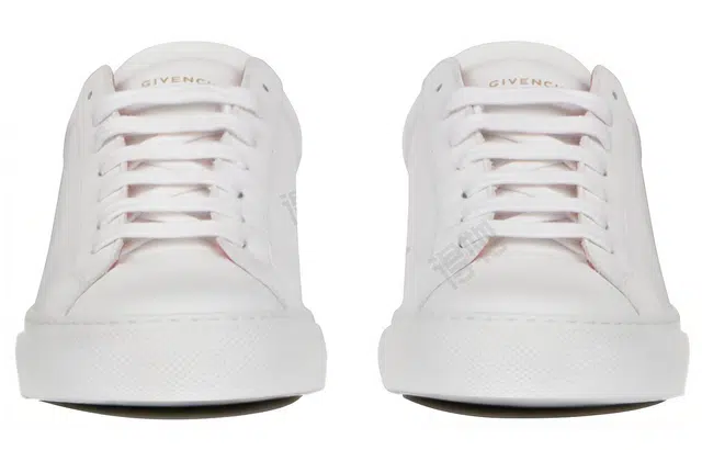 GIVENCHY