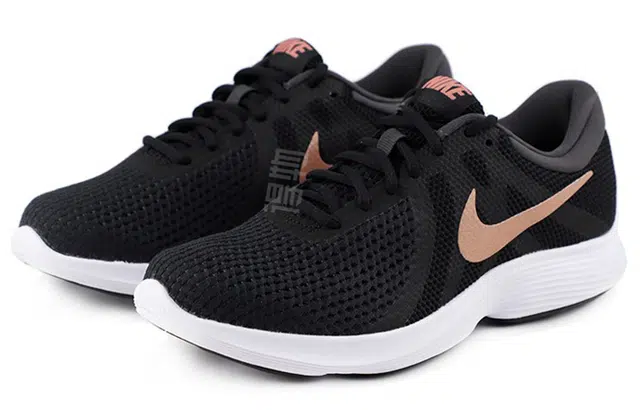 Nike REVOLUTION 4