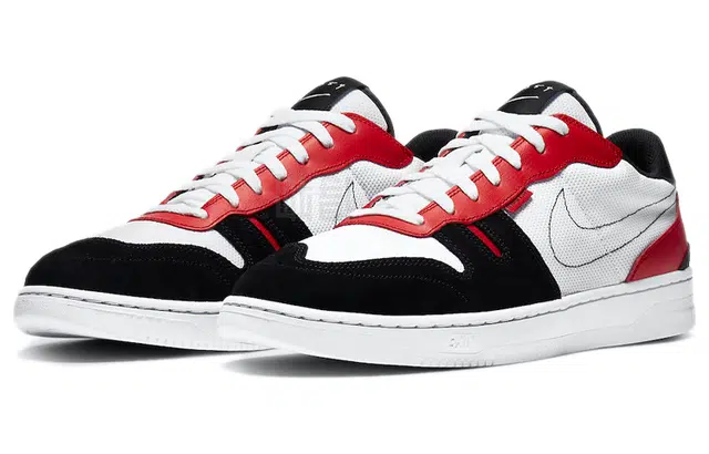 Nike Squash Type black toe