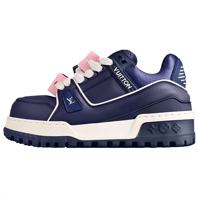 LOUIS VUITTON Trainer Maxi LOVE