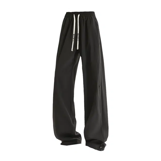 maxim's de paris vibe