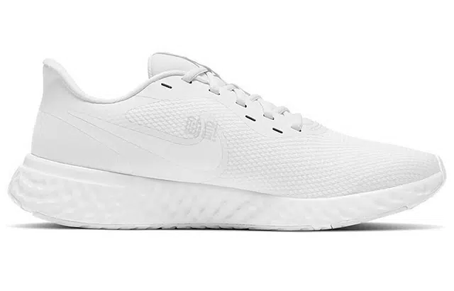 Nike REVOLUTION 5