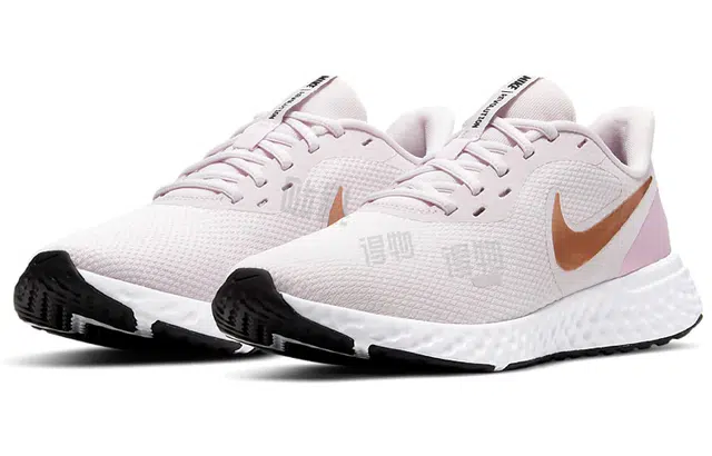Nike REVOLUTION 5