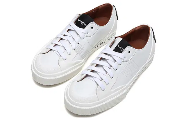 GIVENCHY