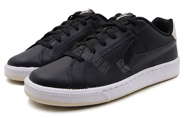 Nike Court Royale