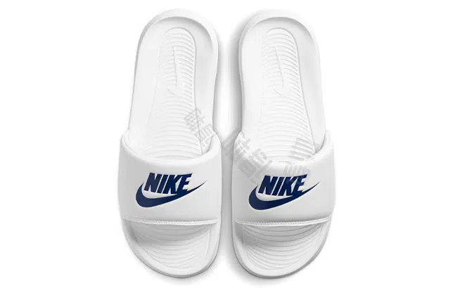 Nike victori one slide