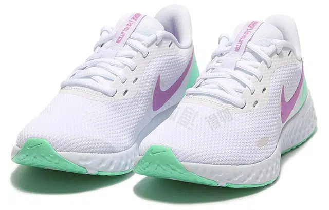 Nike REVOLUTION 5