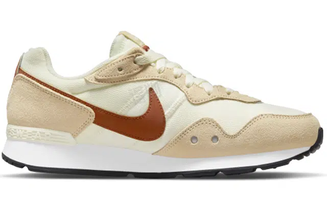 Nike Venture Runner wide