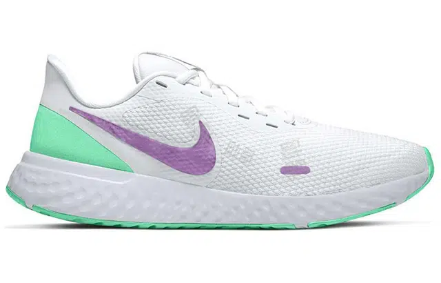 Nike REVOLUTION 5