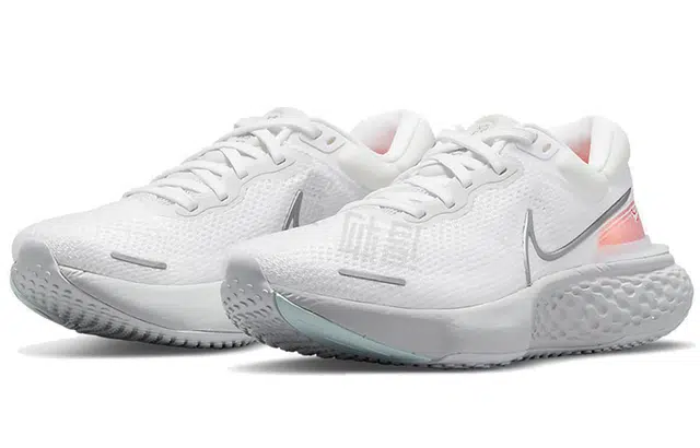 Nike Invincible Run 1 Flyknit