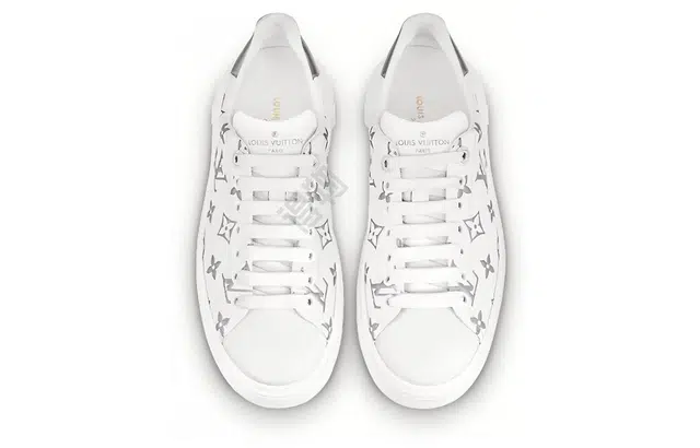 LOUIS VUITTON Time Out