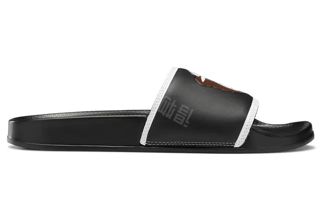 OIOI x Reebok classic slide