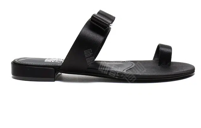 FERRAGAMO VARA