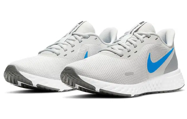 Nike REVOLUTION 5
