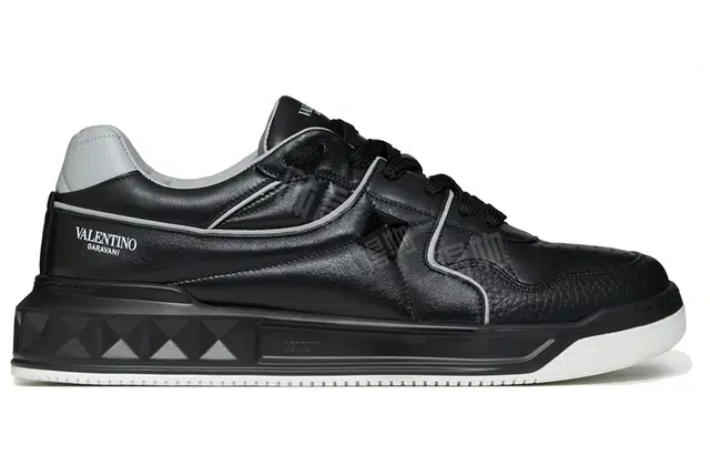 Valentino One StudGARAVANI