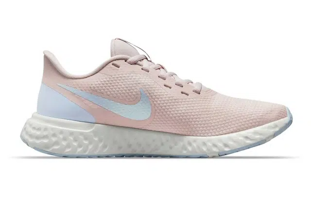 Nike REVOLUTION 5